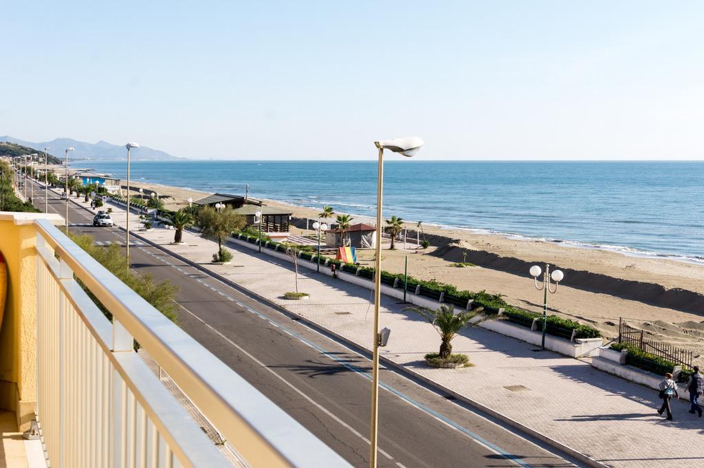 Il Mare In Giardino Apartment Scauri  Exterior photo
